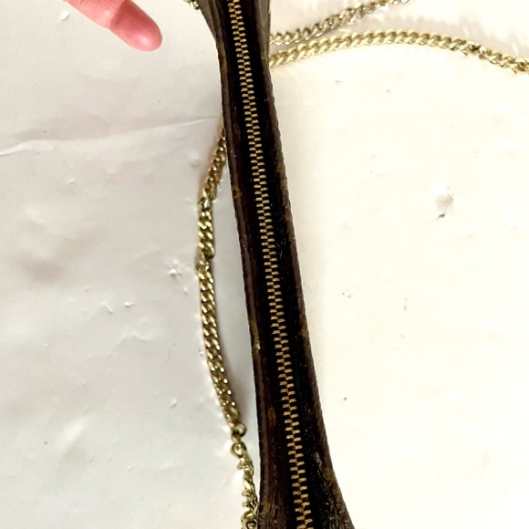 Authentic Louis Vuitton monogram wristlet pouch/ crossbody bag . - Picture 6 of 16